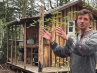 DAO OTKAZ NA POSLU, KUPIO KUĆU NA TOČKOVIMA I PRESELIO SE U ŠUMU: 'Htio sam slobodu' (VIDEO)