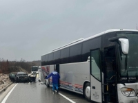 DRAMATIČNE SLIKE IZ SUSJEDSTVA BiH: Stravičan udes autobusa i automobila, poginula jedna osoba