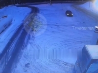 ZASTRAŠUJUĆE SNIMKE IZ RUSIJE: Automobilom u plamenu zabio se u benzinsku pumpu, pogledajte kako je sve završilo...