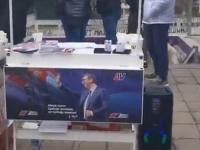 VIDEO KRUŽI DRUŠTVENIM MREŽAMA: Vučićevi aktivisti puštali Thompsonovu pjesmu u centru Beograda...