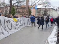 'RUKE SU VAM KRVAVE!': Centrom Sarajeva odjekuju poruke mladih (VIDEO)