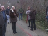 BOŠNJACI TIJELIMA BRANILI SRBE POVRATNIKE: 'Dat ćemo živote, kamenoloma nema' (VIDEO)