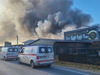 PORASTAO BROJ POVRIJEĐENIH: U fabrici namještaja u Brčkom izbio požar, ovo su najnoviji detalji (VIDEO)