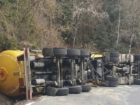 DRAMA NA PUTU U BiH: Prevrnula se cisterna s plinom, obustavljen saobraćaj