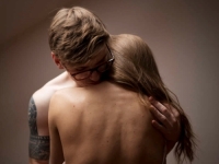 FIZIČKA PRIVLAČNOST NIJE KLJUČNI RAZLOG: Psihoterapeut otkriva zašto muškarci varaju,  sa kim to najčešće čine i gdje