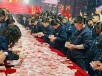 NEVJEROVATNI SNIMCI IZ KOMPANIJE: Radnici uzimali novca koliko su mogli... (VIDEO)