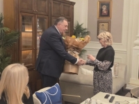 STARI DŽENTLMEN: Pogledajte kako je Milorad Dodik čestitao rođendan Ani Trišić-Babić