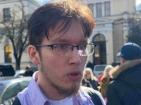 MLADI UČENIK ODRŽAO SNAŽAN GOVOR NA PROTESTIMA: 'Ja sam inat bosanski!' (VIDEO)