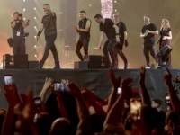 POLICIJA UZELA STVAR U SVOJE RUKE: Majka s djecom kažnjena zbog spornog pozdrava pred koncert kontroverznog Thompsona