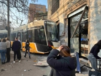 UŽAS U MILANU: Tramvaj iskočio iz šina u centru grada, stižu stravični snimci nesreće (FOTO, VIDEO)