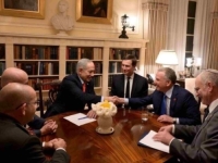 KOLONA POD OPSADOM, HELIKOPTERI U ZRAKU: Netanyahu stigao na sastanak u Blair House (VIDEO)