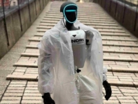 'NEKA BUDE PRAVA MOSTARSKA AVANTURA...!': Prvi humanoidni robot u BiH prošetao Starim mostom... (FOTO)