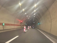 KRŠI I LOM U TUNELU: U saobraćajnoj nezgodi učestvovala dva teretna vozila, policija na licu mjesta...