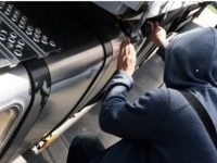 TRI OSOBE OD KOJIH DVA MALOLJETNIKA VRŠILA PLJAČKE: Sa auto otpada krali akumulatore, pa prodavali...