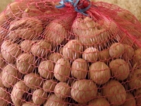 INSPEKTORI U AKCIJI: Iz prometa povučeno oko 130.000 kg krompira i 1.730 litara sokova i vode...