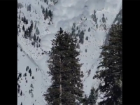 JEZIVE SNIMKE IZ POZNATOG SKIJALIŠTA: Deset skijaša nestalo, najmanje šest zarobljeno u lavini...