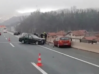 HAOS NA AUTOPUTU: Dvije saobraćajne nesreće kod Kaknja