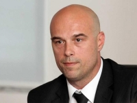 KAD SAVJETNIK PROGOVORI: Tegeltija se vratio na scenu, meta je ista – hvaljenje šefa!