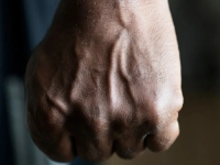 TRAGEDIJA TOKOM POLICIJSKE INTERVENCIJE: Preminuo nakon vezivanja i reanimacije nasred ulice