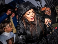 HAOS U ŠVICARSKOJ: Porodice žrtava zaskočile bračni par Moretti, Jessica završila na podu... (FOTO)