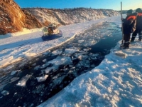 OBJAVLJEN SNIMAK STRAVIČNE NESREĆE: Autobus propao kroz led u najdublje jezero, samo jedna osoba preživjela...