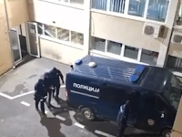 VUĆIĆEVI DRŽAVNI UDARNICI: Pogledajte snimak privođenja osoba koje su navodno planirale atentat na predsjednika Srbije...