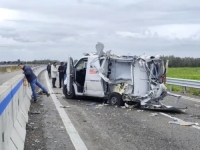 DIVLJI ZAPAD DANAŠNJICE: Pljačkaši glumili policiju, bacili eksere i eksploziv i blokirali saobraćaj, a onda doživjeli šok (VIDEO)