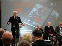SVE 'STRADALNIK' DO 'STRADALNIKA': Uz Dragana Čovića na predstavljanju knjige u Mostaru sjedili su...