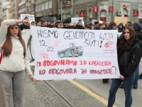 KO ŠIRI PRIČU O 'SPALJIVANJU TRAMVAJA': Srednjoškolcima prijete izbacivanjem iz škole zbog protesta?