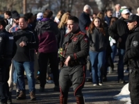 PRVI SNIMCI SA MJESTA MASOVNE PUCNJAVE: Hitne službe odvoze ranjene, napadač likvidiran (VIDEO)