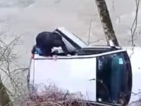 HEROJSKI ČIN: Spasio muškarca iz automobila koji je sletio u kanjon rijeke
