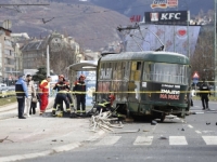 DOK TRAJE UVIĐAJ TEŠKE TRAMVAJSKE NESREĆE U SARAJEVU: Mogući uzroci - neprilagođena brzina i tehnička neispravnost vozila?