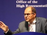 SCHMIDT DAO SRĐANU AMIDŽIĆU ROK OD 24 SATA: Novac za izborne tehnologije mora odmah biti operativan!