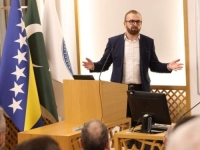 PROFESOR TURČALO UKAZAO NA STRATEŠKI ĆORSOKAK BOŠNJAČKE POLITIKE: 'Političari gledaju ko će vladati dvije godine, a niko ne zna šta će biti za sto'