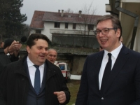 STEVANDIĆEVA ŠKOLA DODVORAVANJA: Lider Ujedinjene Srpske potrčao u zagrljaj Vučiću nakon 'novog atentata'