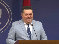 STEVANDIĆ U POTPUNOM DELIRIJU NAKON ZAKLETVE KARANA: 'Sažaljevam Schmidta i schmidtiće, volim orlove i orliće'