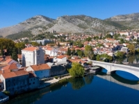 ŠOK I NEVJERICA: Starac iz Trebinja optužen za obljubu maloljetnih osoba