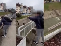VANDALIZAM U BH. GRADU:  Maloljetnik bacio klupu u rijeku, sve snimljeno (VIDEO)
