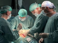 MAJKA DALA BUBREG KĆERKI: U UKC Tuzla uspješno izvedena druga ovogodišnja transplantacija