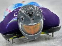 PODSJEĆANJE SVJETSKE JAVNOSTI NA RAT U UKRAJINI: Olimpijac nosio kacigu s fotografijama ubijenih sunarodnjaka