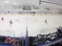 SNIMAK PUCNJAVE NA KLIZALIŠTU U SAD-u: Hokejaši panično klizali prema izlazima