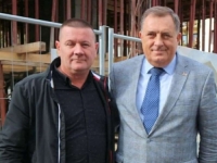 KUM NIJE DUGME: Razbuktao se sukob unutar SNSD zbog kumovskih veza i tajnih poslova