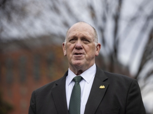 AMERIKU SU MOGLI UVUĆI U VELIKE SUKOBE: ICE smanjuje prisustvo u Minnesoti, Homan najavljuje kraj operacije