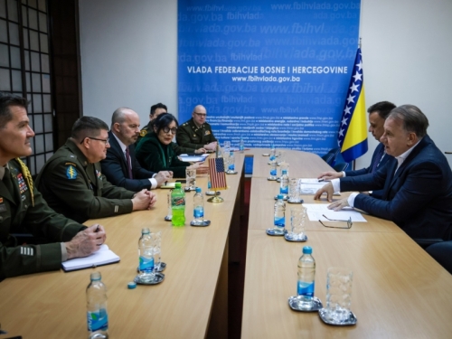 GINKEL S LAKIĆEM I NIKŠIĆEM: Amerikanci zainteresovani za ulaganje u namjensku industriju FBiH