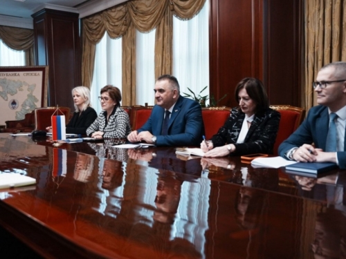 MINIĆ ZADOVOLJNO TRLJA RUKE: Biće novih kredita od Svjetske banke