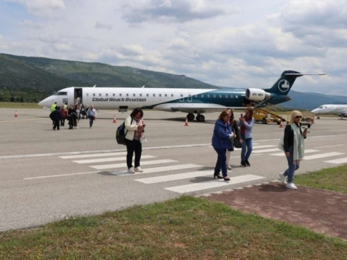 ZBOGOM BRZOM PUTOVANJU: Digitalni otisci i fotografije stvaraju kilometarske kolone – Da li će nam ljetovanje presjesti na aerodromu?