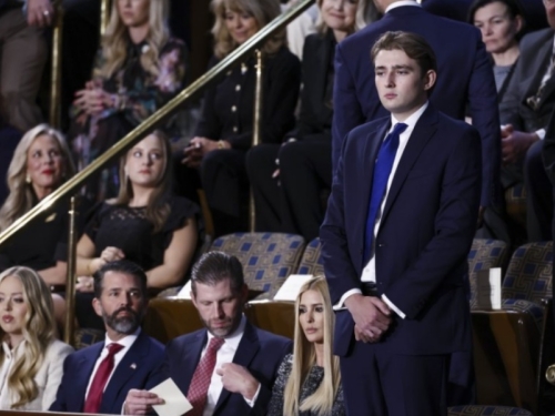 UKRAO SHOW: Visok, povučen i sve sličniji ocu, povratak Trumpovog sina sve iznenadio (FOTO)