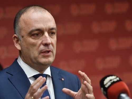 'SB' INTERVJU / DRAŠKO AĆIMOVIĆ: 'Urušava se država u potpunosti. Diplomatija Bosne i Hercegovine je trenutno na izuzetno niskom nivou!'