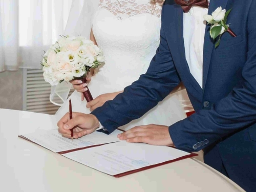 MLADI IMAJU DRUGE PRIORITETE: U Njemačkoj sklopljeno rekordno malo brakova