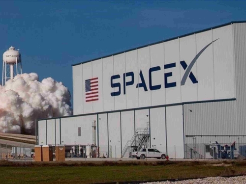 NEVJEROVATNA NAJAVA MILIJARDERA: SpaceX bi mogao izgraditi samorastući grad na Mjesecu za manje od deset godina